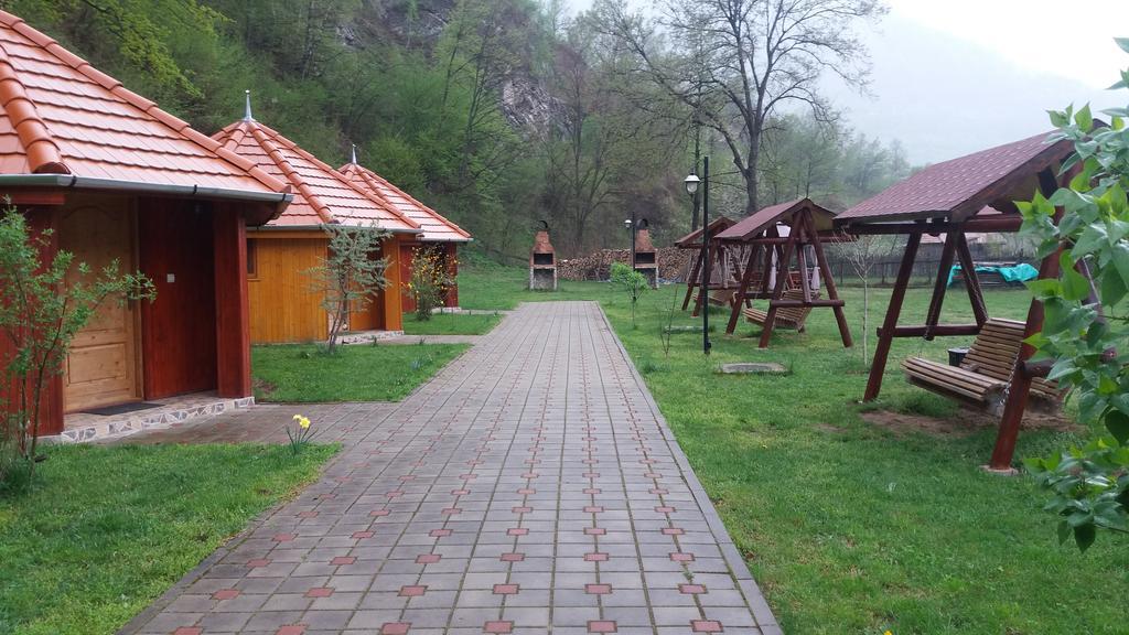 Отель Podul Cetatii Sebesel Экстерьер фото
