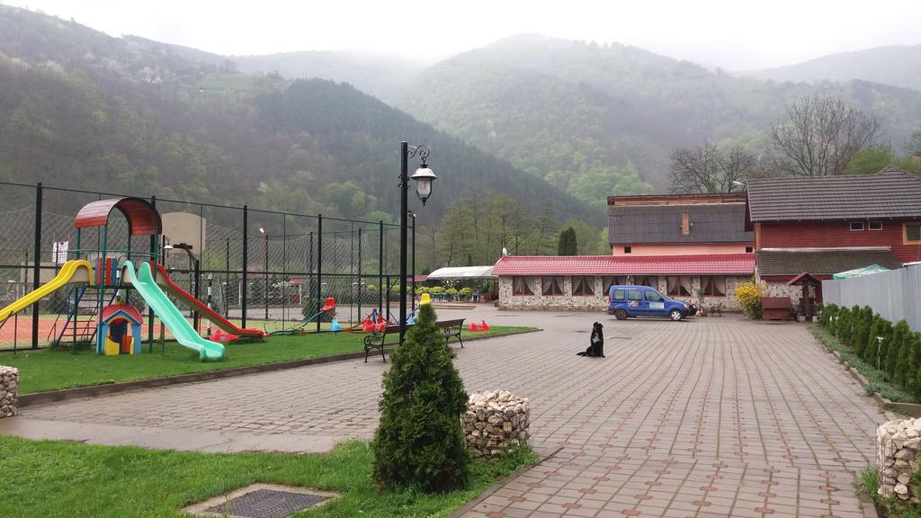 Отель Podul Cetatii Sebesel Экстерьер фото