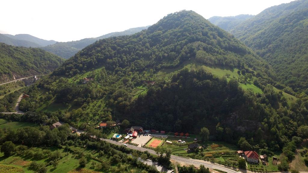 Отель Podul Cetatii Sebesel Экстерьер фото