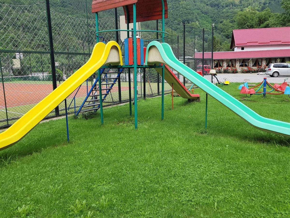 Отель Podul Cetatii Sebesel Экстерьер фото